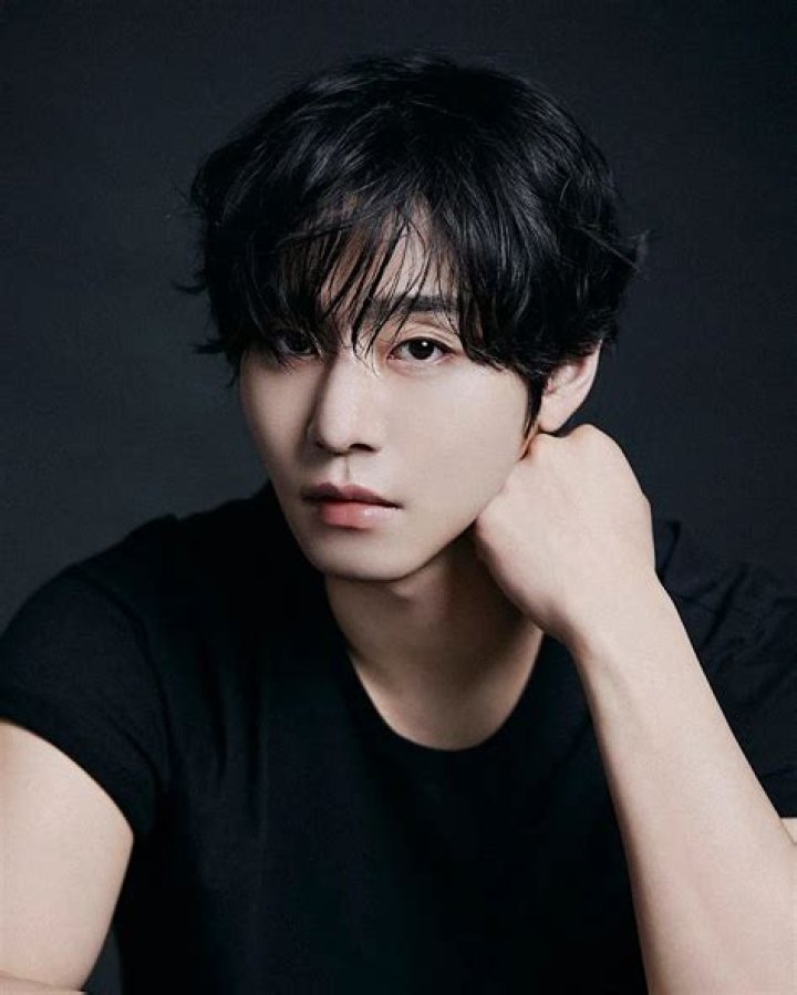 Ahn Hyo-seop - Bio, Age, height, weight, Wiki, Facts and Family