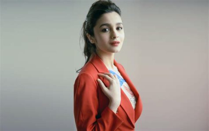 Alia Bhatt (movieactress) Wiki,Age,Birthday,Biography,Height,Net Worth ..