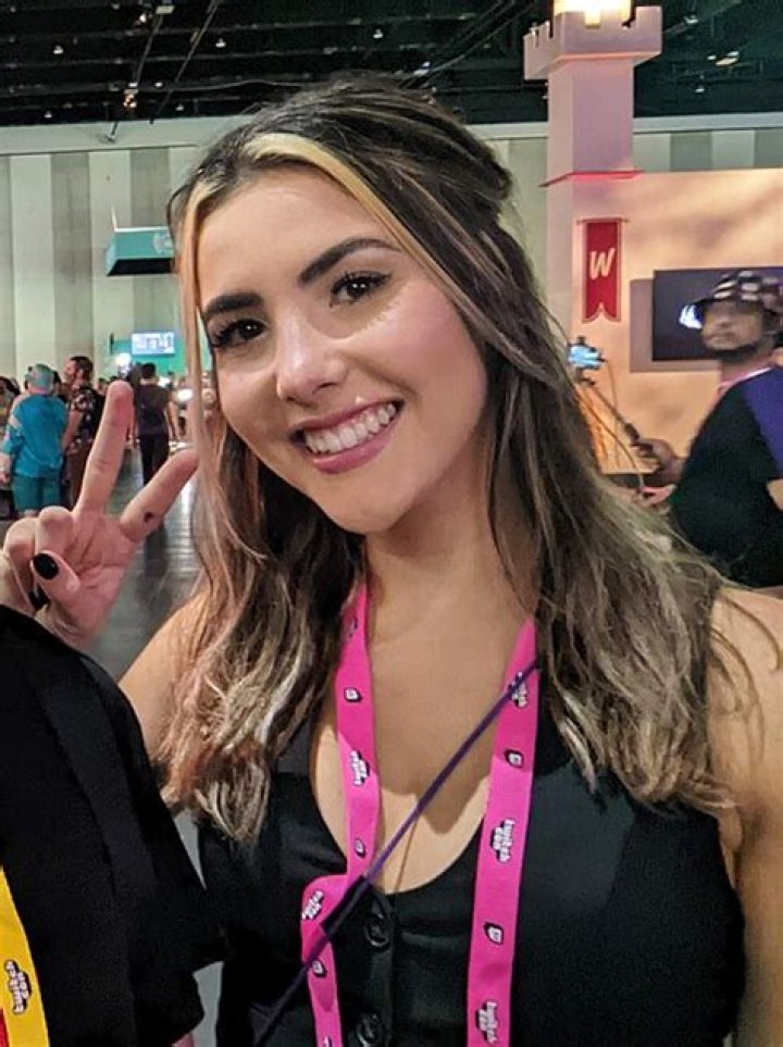 Andrea Botez (chessplayer) - Wikipedia, Age, Net Worth, Biography , Spotify, TikTok, Facebook, Facts and Family