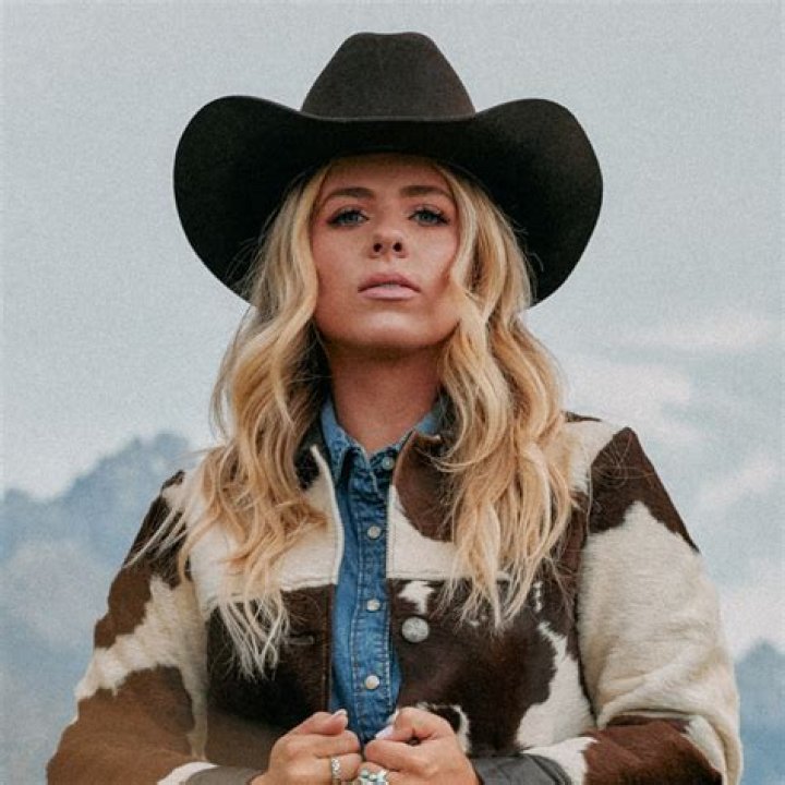 Annie F. Downs (selfhelpauthor) Wiki,Age,Birthday,Biography,Height,Net Worth ..