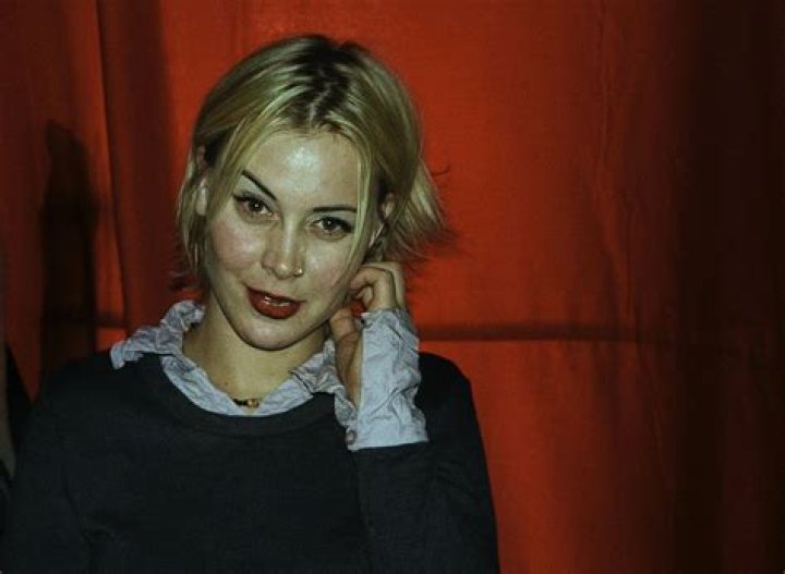 Anouk Teeuwe (popsinger) Wiki,Age,Birthday,Biography,Height,Net Worth ..