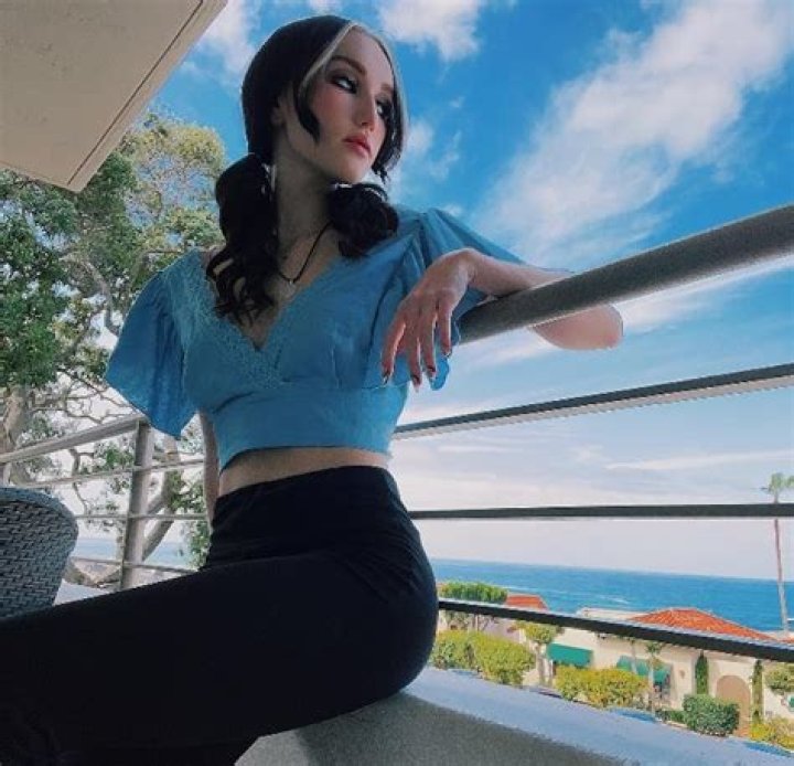 Avi Lake (movieactress) Wiki,Age,Birthday,Biography,Height,Net Worth ..