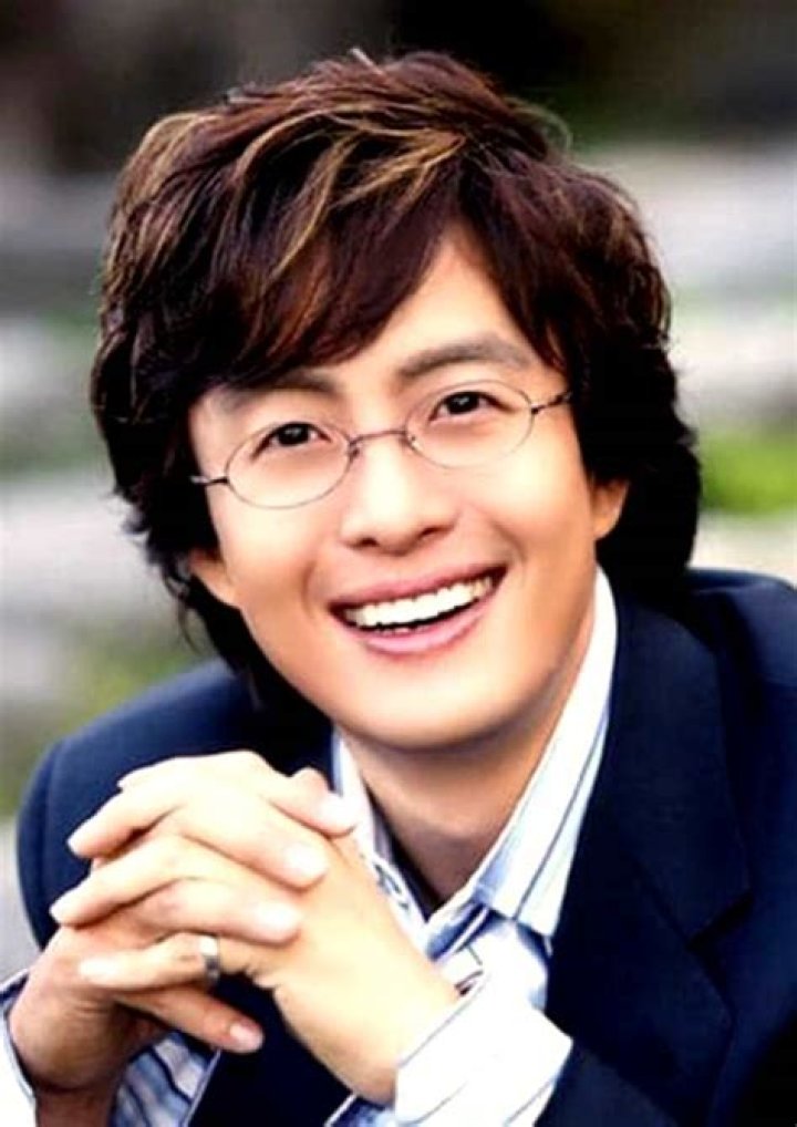 Bae Yong-joon - Bio, Age, Wiki, Facts and Family