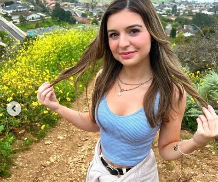 Brianna Mizura - Bio, Age, Wiki, Facts and Family