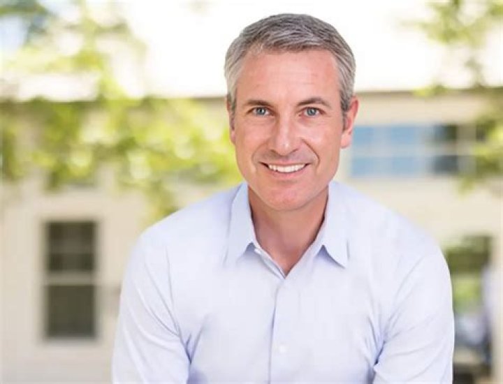 Bruce Cabot - Bio, Age, Wiki, Facts and Family