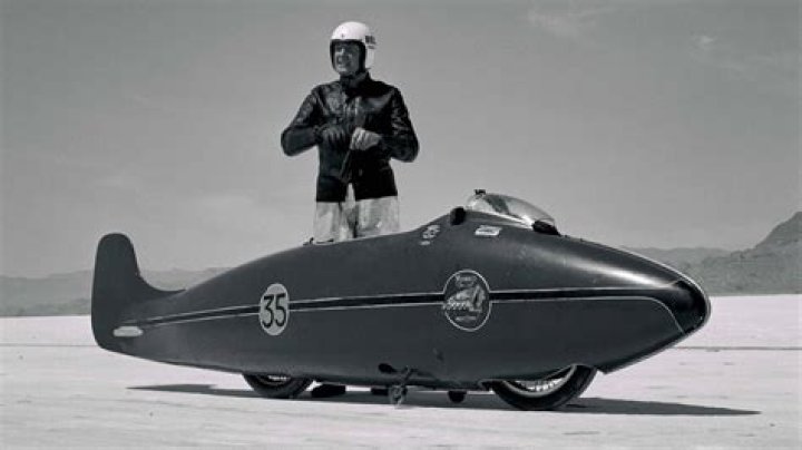Burt Munro - Bio, Age, Wiki, Facts and Family