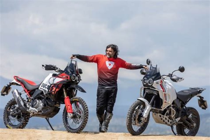 Charly Sinewan - Bio, Age, Wiki, Facts and Family