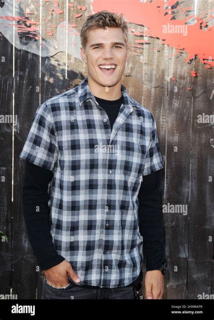 Chris Zylka - Bio, Age, net worth, height, Wiki, Facts and Family