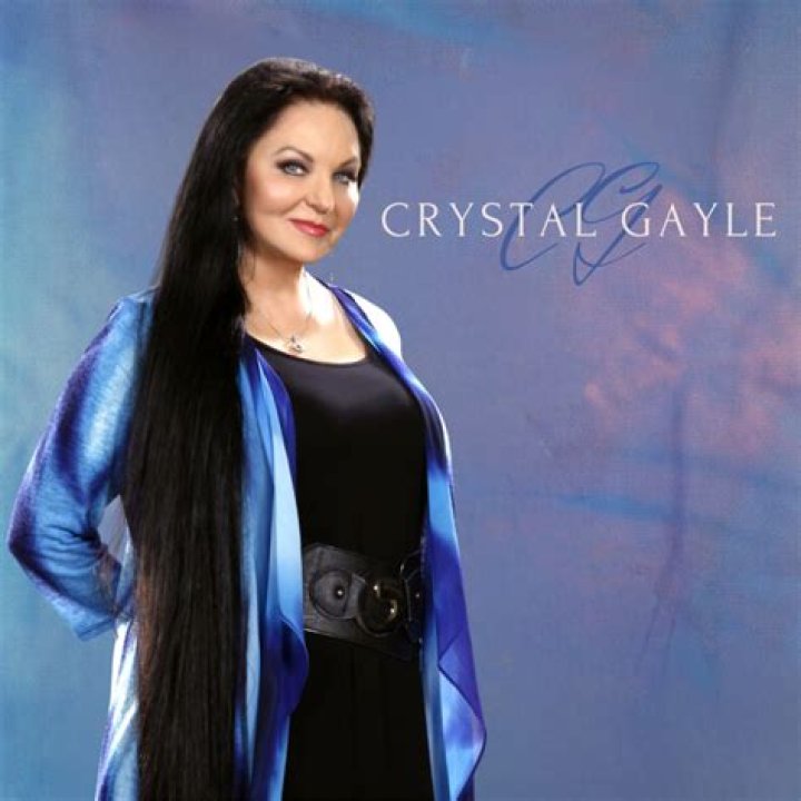 Crystal Gayle - Bio, Age, Wiki, Facts and Family