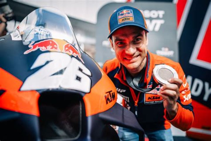 Dani Pedrosa - Bio, Age, height, Wiki, Facts and Family