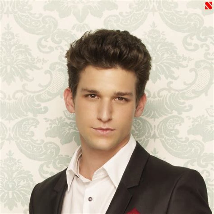 Daren Kagasoff - Bio, Age, net worth, height, Wiki, Facts and Family