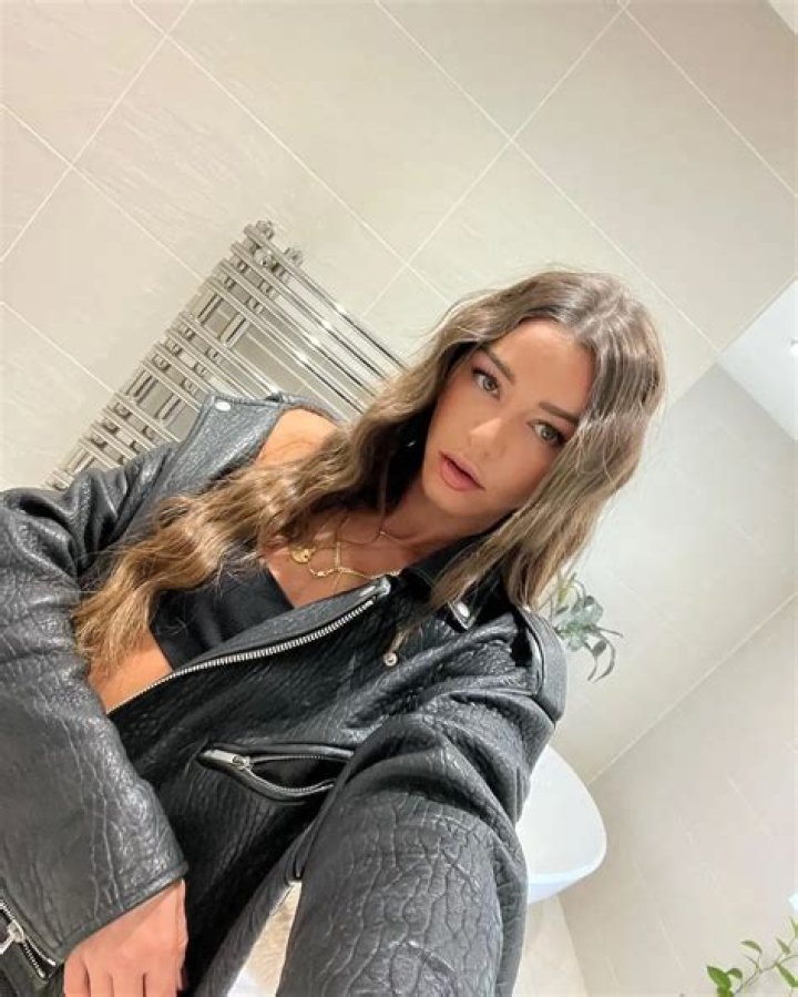 Eleanor Calder - Bio, Age, Wiki, Facts and Family