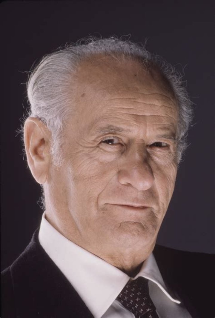 Eli Wallach - Bio, Age, net worth, height, Wiki, Facts and Family