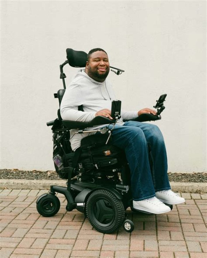 Eric LeGrand - Bio, Age, Wiki, Facts and Family