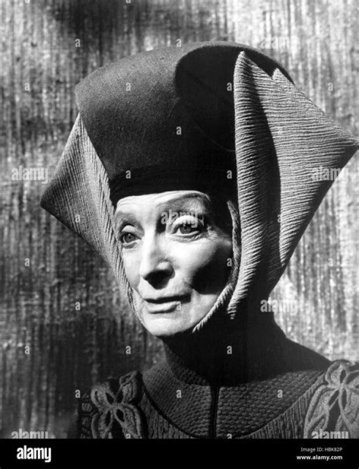 Estelle Winwood - Bio, Age, Wiki, Facts and Family