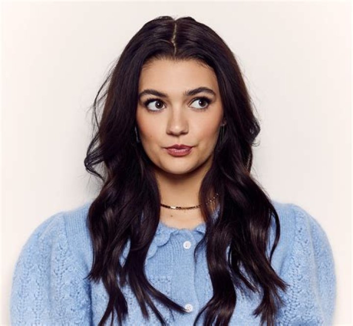 Eva Carlton: TV Actress Detailed Bio, Age, Birthday, & Height Insights and more