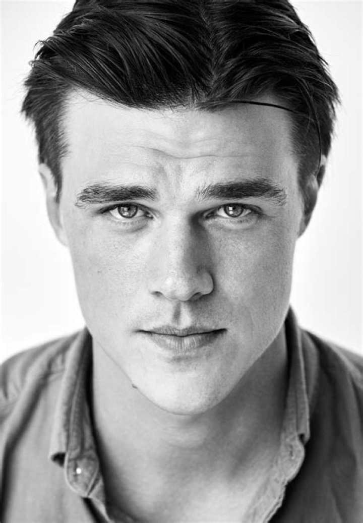Finn Wittrock - Bio, Age, net worth, siblings, height, weight, Wiki, Facts and Family