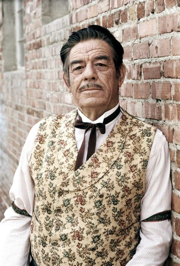 Glenn Strange - Bio, Age, height, Wiki, Facts and Family