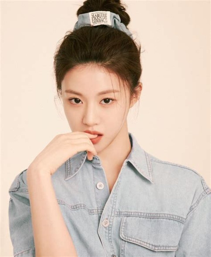 Go Yoon-jung - Bio, Age, Wiki, Facts and Family