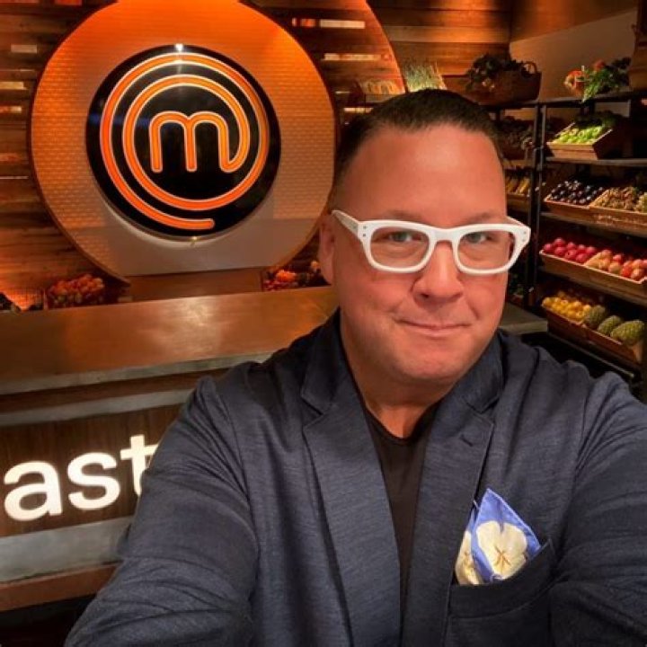 Graham Elliot - Bio, Age, net worth, height, Wiki, Facts and Family