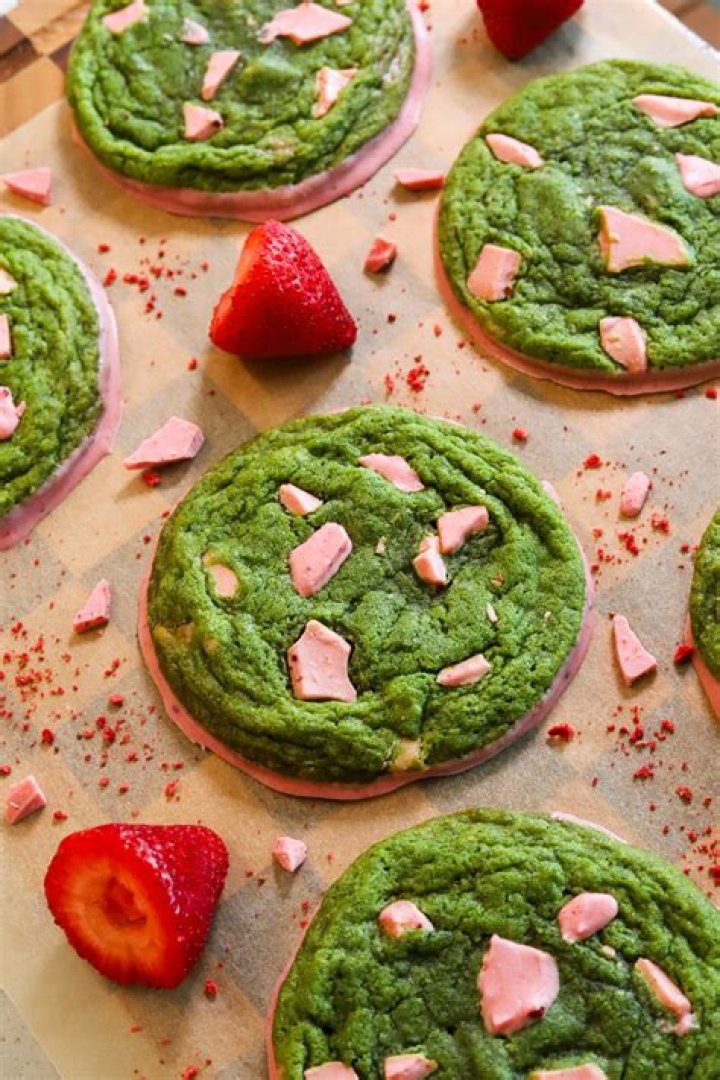 Hajar Larbah (webvideostar) - Wikipedia, Age, Net Worth, Biography , Spotify, TikTok, Facebook, Facts and Family