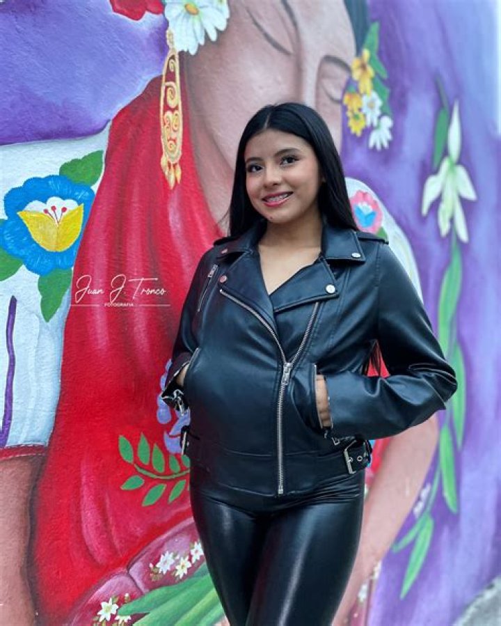 Hallie Gomez - Bio, Age, Wiki, Facts and Family