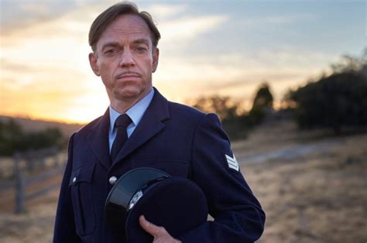 Hugo Weaving - Bio, Age, net worth, weight, height, Wiki, Facts and Family