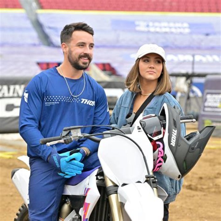 Hunter Cordle (webvideostar) - Wikipedia, Age, Net Worth, Biography , Spotify, TikTok, Facebook, Facts and Family