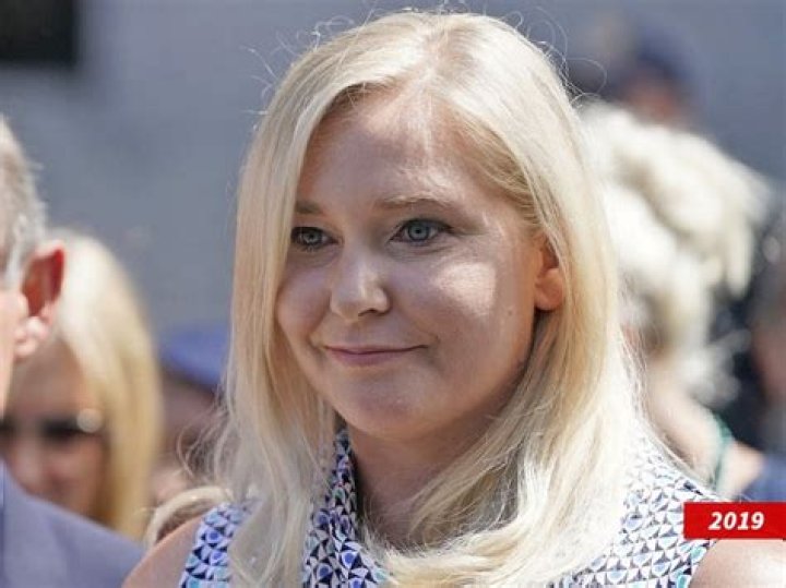 Jake Epstein - Bio, Age, siblings, height, Wiki, Facts and Family