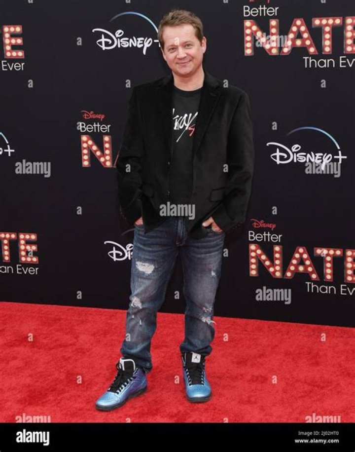 Jason Earles - Bio, Age, net worth, weight, height, Wiki, Facts and Family