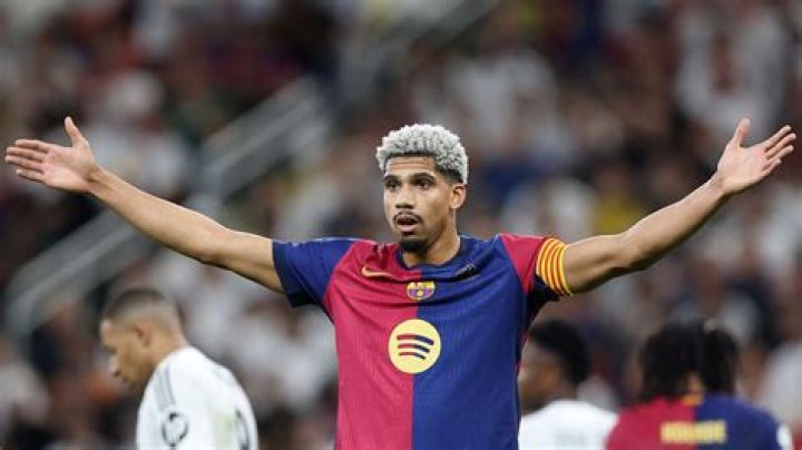 Julián Araujo (soccerplayer)-Wiki, Age, Net Worth, Biography , Spotify, TikTok, Facebook, Facts and Family