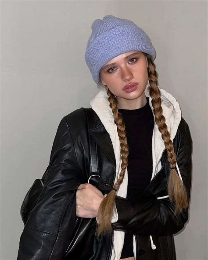 Julia Gisella (artist) - Wikipedia, Age, Net Worth, Biography , Spotify, TikTok, Facebook, Facts and Family
