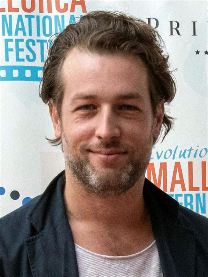 Julian Looman (actor) - Wikipedia, Age, Net Worth, Biography , Spotify, TikTok, Facebook, Facts and Family