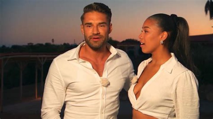 Justin Martin - Bio, Age, net worth, Wiki, Facts and Family