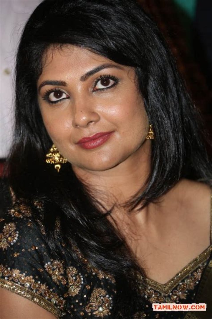 Kamalinee Mukherjee - Bio, Age, Wiki, Facts and Family