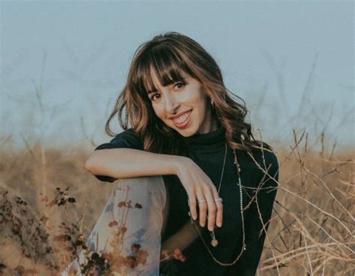 Kay Hanley - Bio, Age, Wiki, Facts and Family