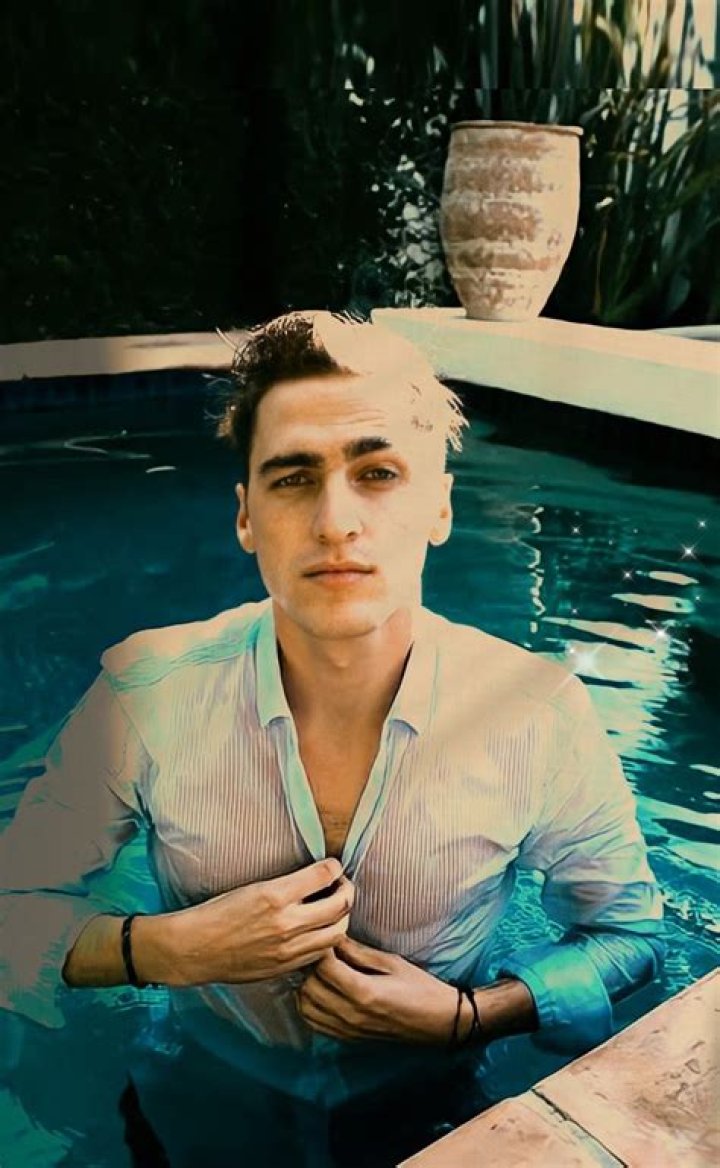 Kendall Schmidt - Bio, Age, net worth, siblings, height, Wiki, Facts and Family