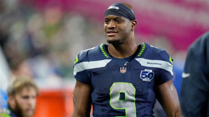 Kenneth Walker III: Football Player Detailed Bio, Age, Birthday, & Height Insights and more