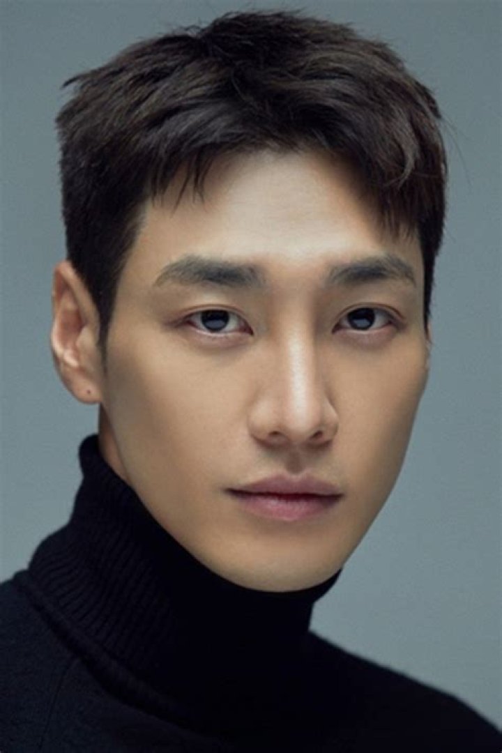 Kim Young-kwang - Bio, Age, weight, height, Wiki, Facts and Family