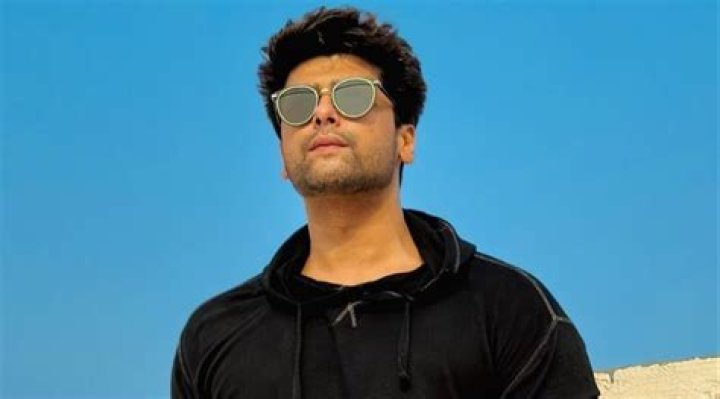 Kushal Tandon - Bio, Age, siblings, height, Wiki, Facts and Family