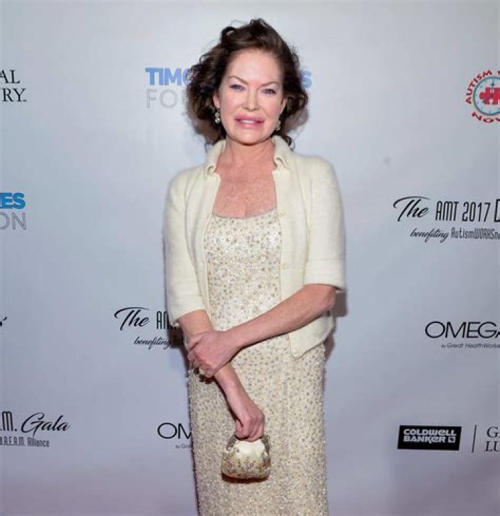 Lara Flynn Boyle - Bio, Age, Wiki, Facts and Family