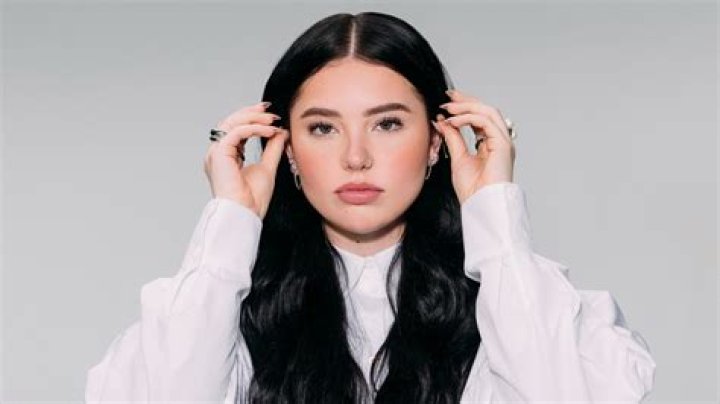 Lauren Lee Smith - Bio, Age, Wiki, Facts and Family