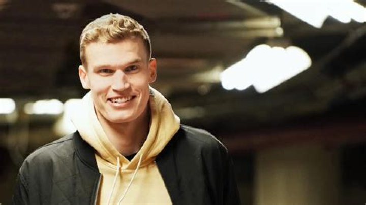 Lauri Markkanen - Bio, Age, height, Wiki, Facts and Family