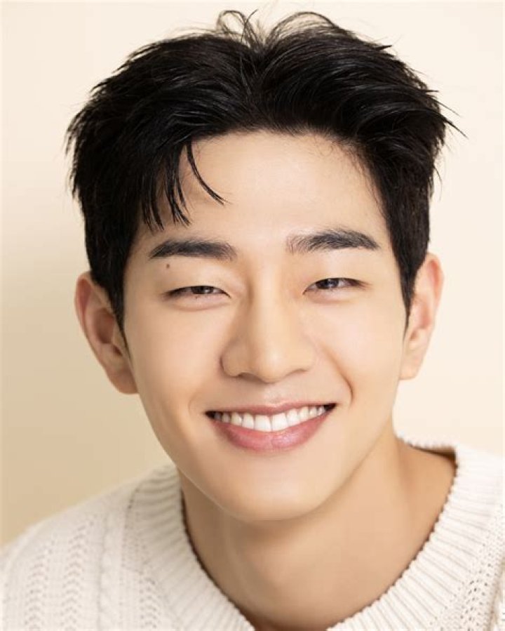Lee Seung-woo - Bio, Age, siblings, height, weight, Wiki, Facts and Family