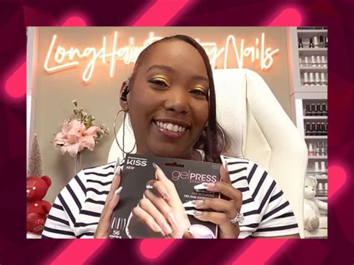 LongHairPrettyNails - Bio, Age, Wiki, Facts and Family