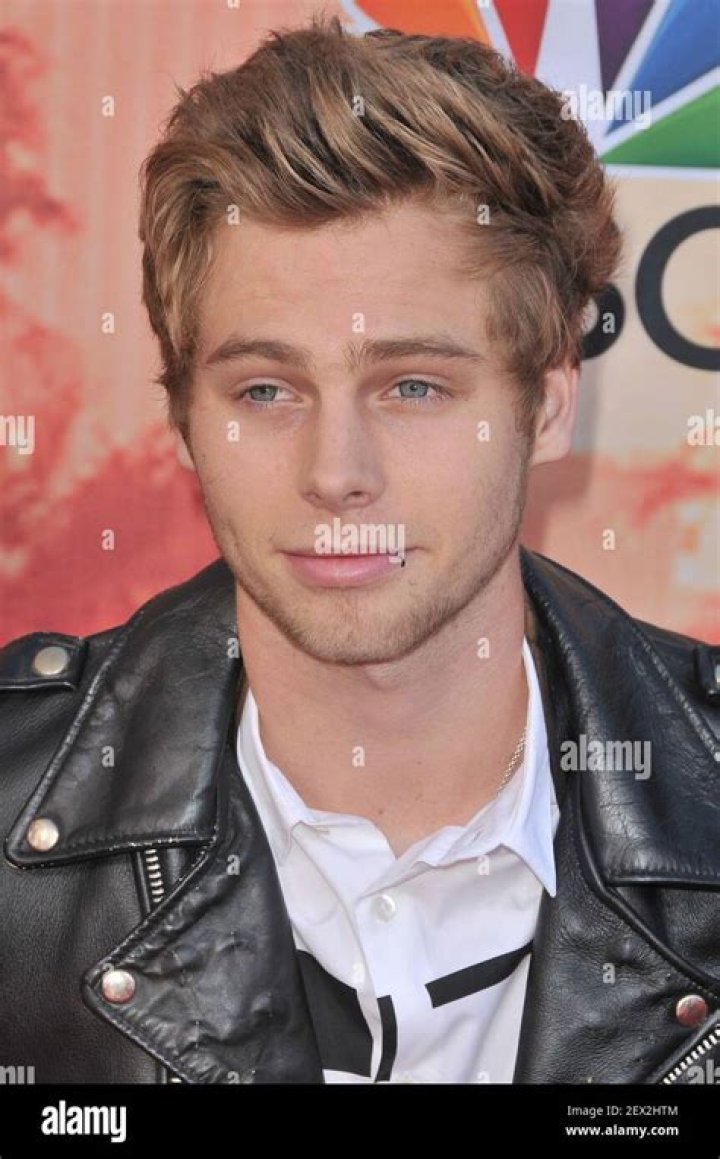 Luke Hemmings - Bio, Age, net worth, siblings, height, Wiki, Facts and Family