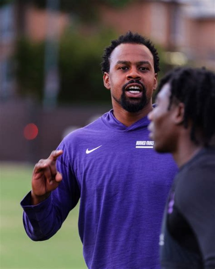 Malcolm Kelly - Bio, Age, height, Wiki, Facts and Family