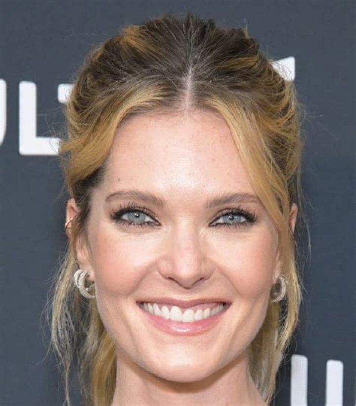 Meghann Fahy - Bio, Age, Wiki, Facts and Family