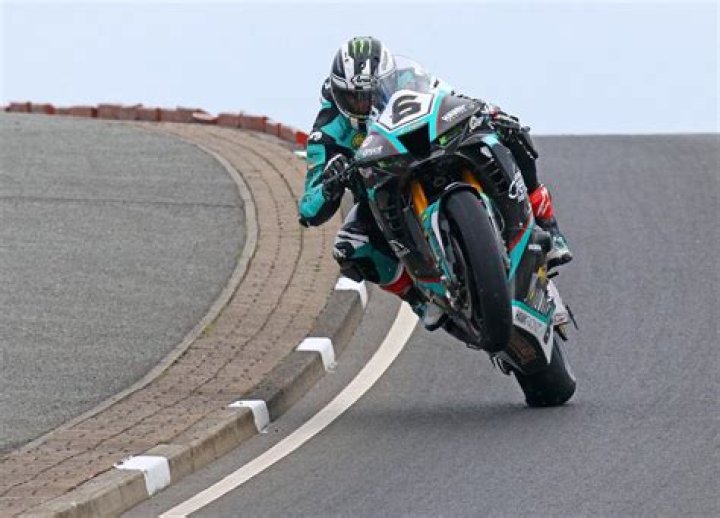 Michael Dunlop - Bio, Age, siblings, height, Wiki, Facts and Family