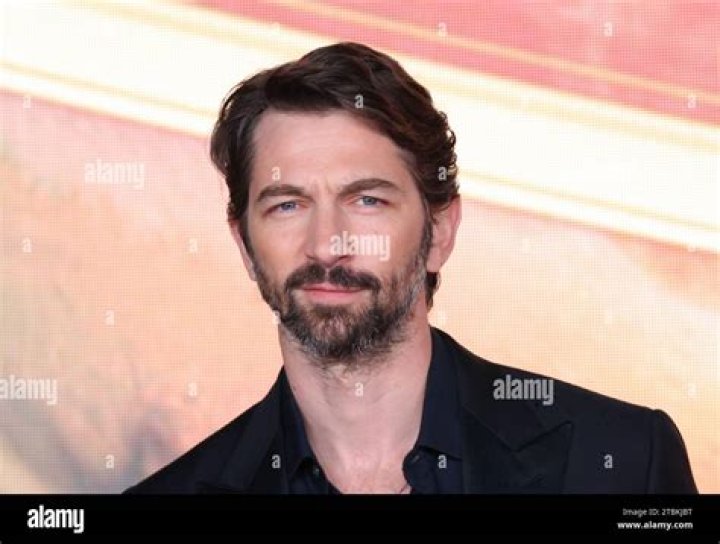 Michiel Huisman - Bio, Age, net worth, height, Wiki, Facts and Family